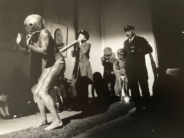 Performance à PLAN DE TRAVAIL, octobre 1989. © Clément, sculpteur - Jack Coudert, danse - Lucienne Deschamps, voix